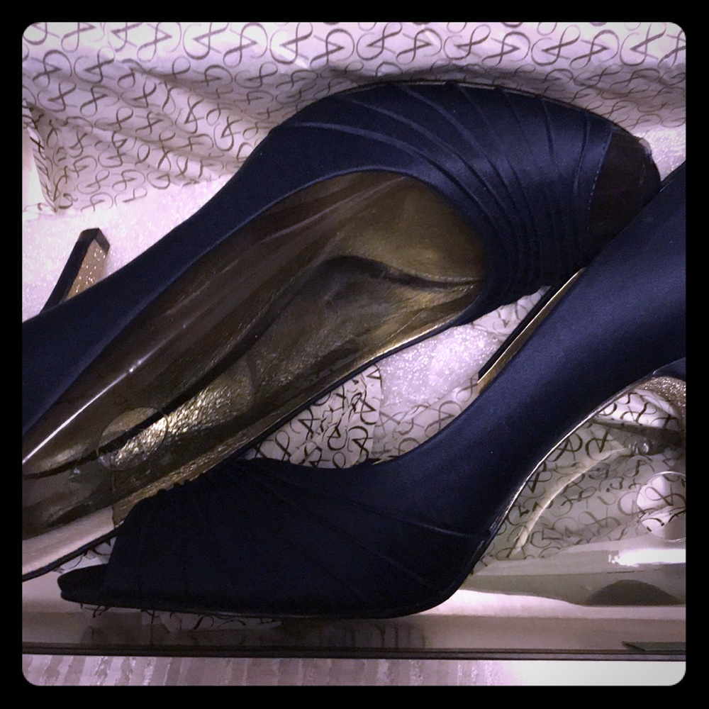 Adrianna Papell Pumps